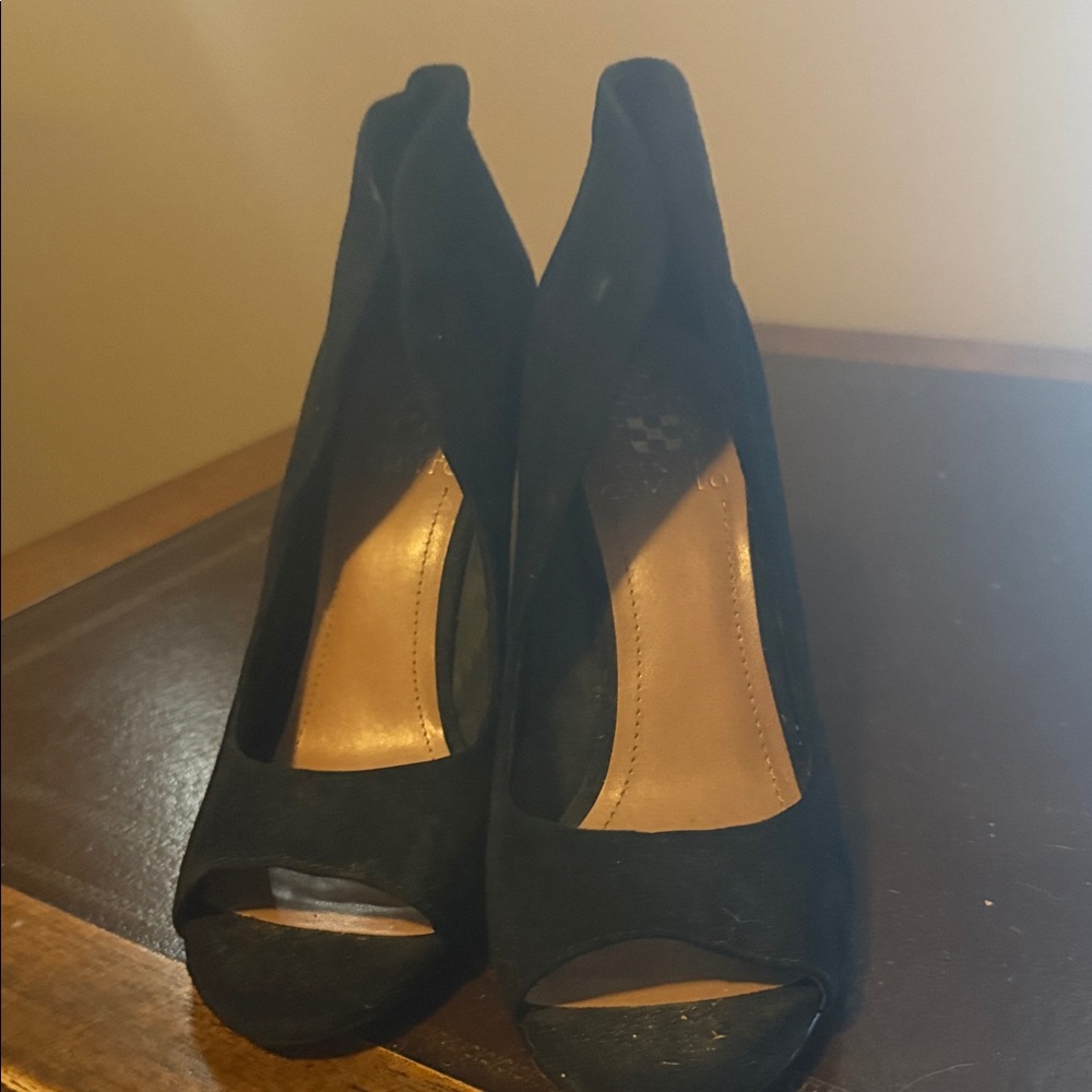 Vince Canuto Black suede Peep-Toe Heels Size 8